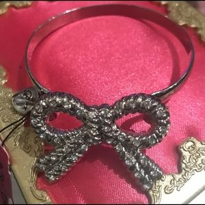 Silver bow bangle bracelet Betsey Johnson vintage